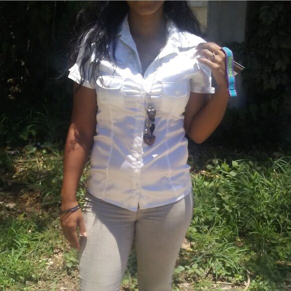 Fancy silky Button up shirt w classy design scrunches - Picture 6 of 7